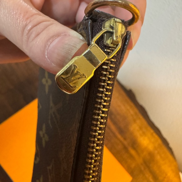 Louis Vuitton Brown Monogram Bag with Gold Chain - Picture 9 of 13